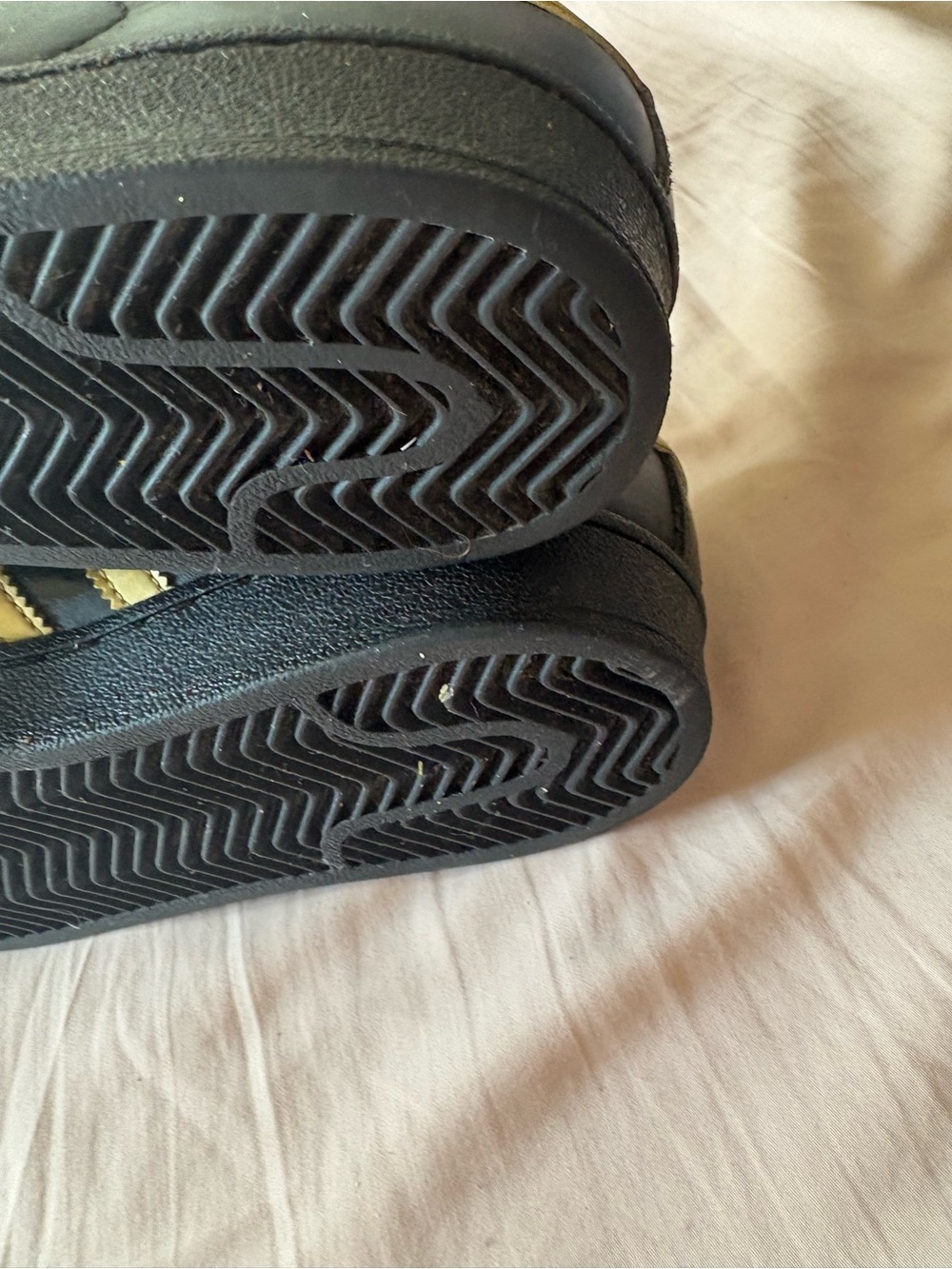 Adidas Originals Superstar Black Gold Shoes Youth Size 6 (Fits Women's 7.5 - 8) - Picture 11 of 12